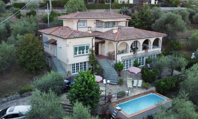 Corsanico-Bargecchia Villa | Villa Le Selvarelle by Nicola Real Estate