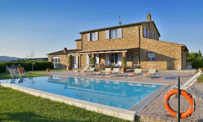 Bibbona Villa | Villa Lecco Summary: