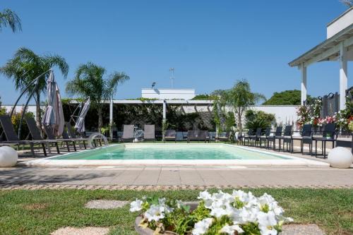 Roca Vecchia Bed & Breakfast | VILLA LEONARDO SAN FOCA - Room, Pool & Restaurant