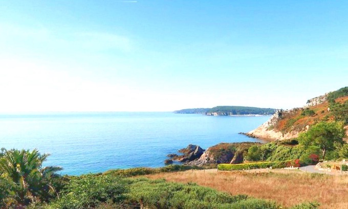Crozon Villa | Villa Leostic - Crozon - Panoramic sea view and direct access to the beach