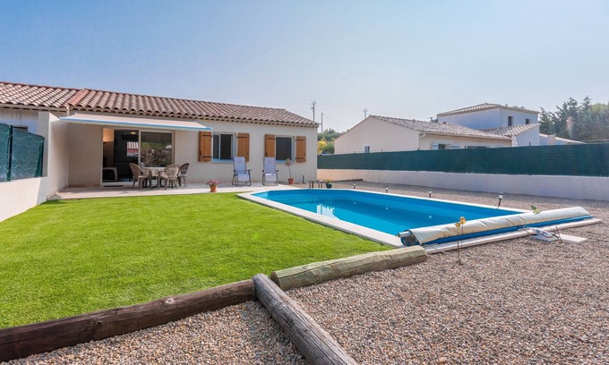 Carces Villa | Villa 'Les Coteaux Du Soleil' with Private Pool, Wi-Fi and Air Conditioning