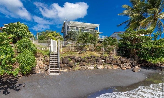 Le Diamant Villa | Villa Leynita Bay, 5 bedrooms, sleeps 12 on the beach of Diamant Martinique