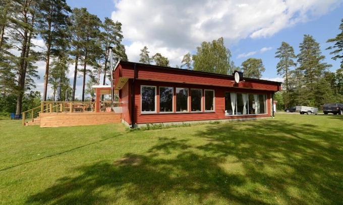 Skillingaryd House | Villa "Lilla Sjöbo" with a view of the water