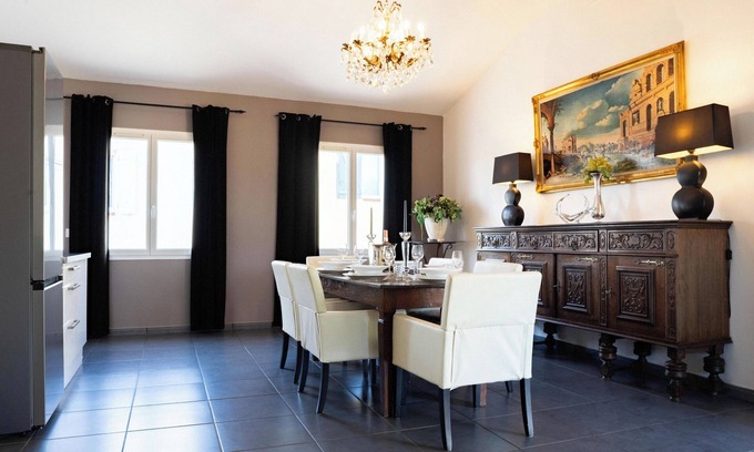 Ginestas Villa | Villa Lirado