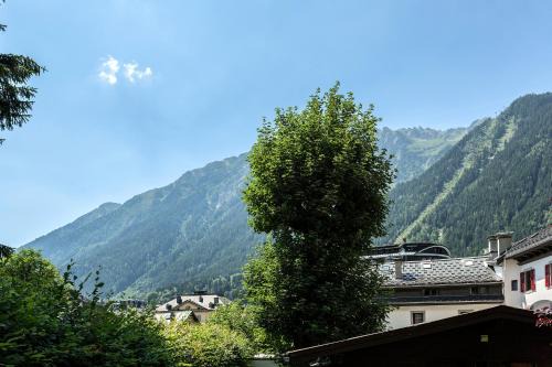 Chamonix City Centre Villa | Villa Loppe - Chamonix Mountain Four-Bedroom Hidden Gem