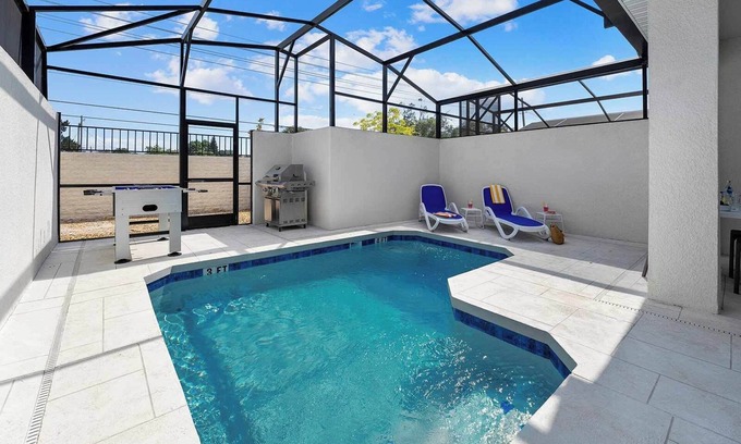 Florida Center House | Villa Luxe | Stylish Villa Near Top Shopping w Huge Master Suite & Doll Theme BR