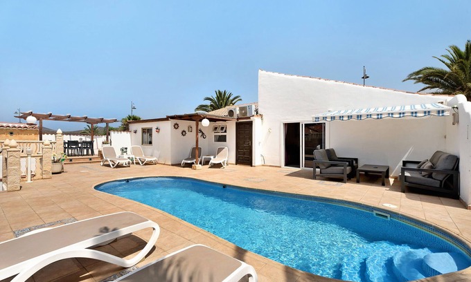 Complejo turistico Amarilla Golf Villa | "Villa Malpas" Near the Beach with Private Pool, Wi-Fi, Terrace & Garden