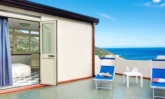 Nerano House | Villa Maradona - Surrounded by blue waters