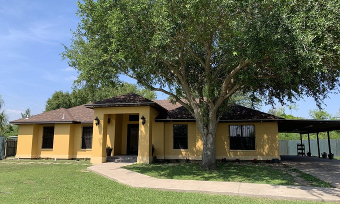 Brownsville House | Villa Maria home is min from Beach, SpaceX, Downtown Brownsville and Matamos Mex