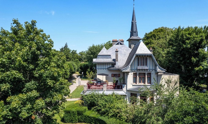 Vittel Villa | Villa Marie in the Vittel spa park - 5 rooms with private garden