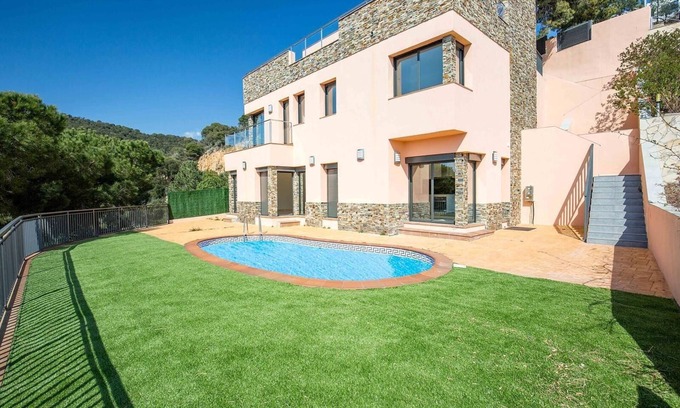 Lloret de Mar Villa | Villa Marina with Sea View, Pool & Wi-Fi