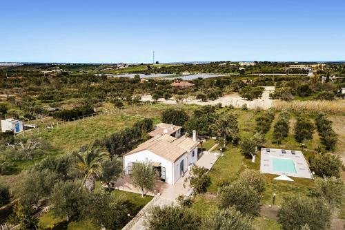 Santa Maria del Focallo Villa | Villa Marzallo by Villa Plus
