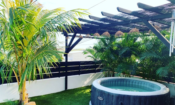 L'Etang-Sale House | Villa Moderne, vue mer et Montagne Avec Jacuzzi!