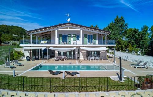 Acqualagna Villa | Villa Montefalcone 8 by Marche Holiday Villas