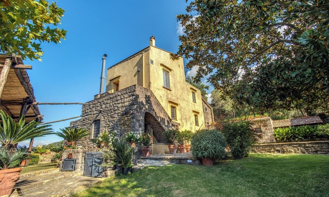 Schiazzano Villa | Villa Monticello Luxurious 6 bedrooms villa with private pool and stunning views