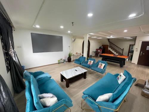 Johor Bahru Villa | Villa near Adda Heights Yi Jia Restaurant with KTV Mini Theatre Swimming Pool n Pool Table