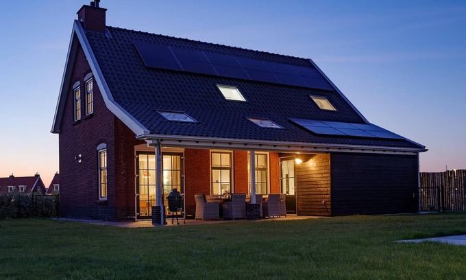 Colijnsplaat House | Villa near Oosterschelde with Game Room