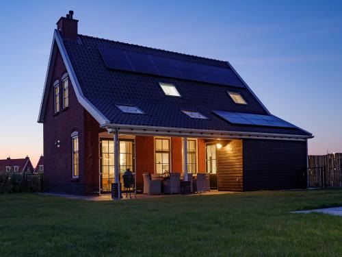 Colijnsplaat House | Villa near Oosterschelde with Game Room