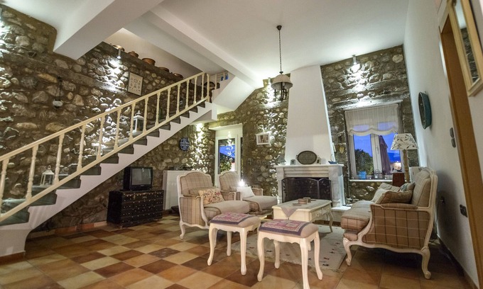 Longos House | Villa Near The Beach (125m²) 2-7 Guests