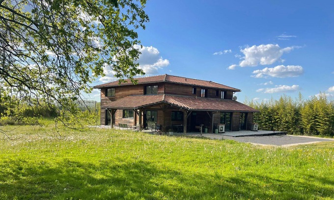 Nerbis House | Villa Nerbis is located in the small town of Nerbis in the department of Landes