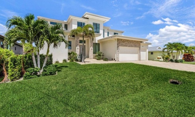 Yacht Club Villa | Villa No.1 luxurious Villa on Gulf access Canal