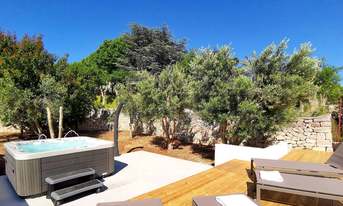 Laureto Villa | VILLA NUCCI -GINEPRO- con jacuzzi esterna privata