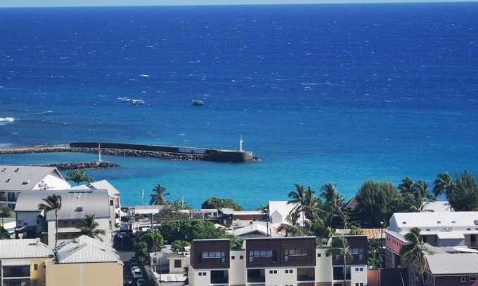 Saint-Paul Villa | Villa "O'Summer" 180° view of St Gilles Les Bains