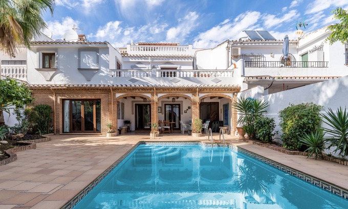 Fuengirola Villa | Villa 'Oasis' with Private Pool, Wi-Fi and Air Conditioning