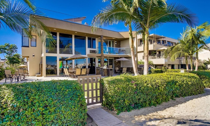 Crown Point House | Villa on the Bay | 6BR MB Gem w/Spacious Yard