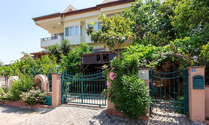 Marmaris City Center Villa | Villa Orkun Armutalan Daily Weekly Rentals