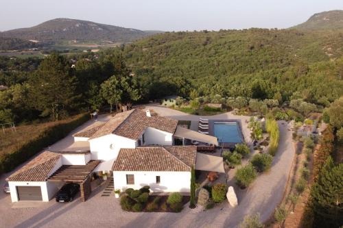 Rians Bed & Breakfast | Villa Otilia-Bed and Breakfast-Chambres d'hôtes en Provence