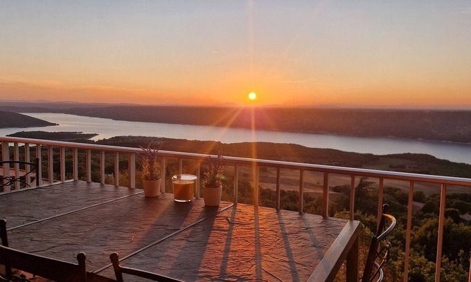 Aiguines Villa | Villa OVerdon - Panoramic view of Lake Sainte Croix ☆