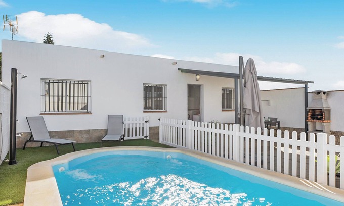Conil de la Frontera House | Villa 'Pablo' with Private Pool, Wi-Fi and Air Conditioning