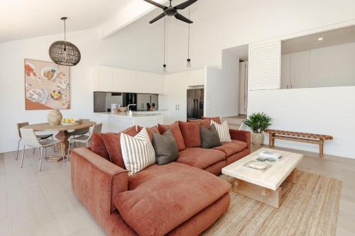 Peregian Beach Apartment | Villa Palmera by Balmy Breaks - 100m to Beach