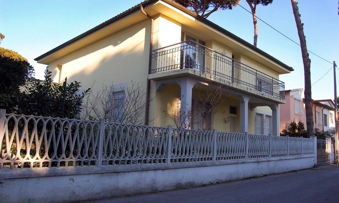 Lido di Camaiore Villa | Villa Patrizia (120 sqm ground floor in a quiet area near the sea)