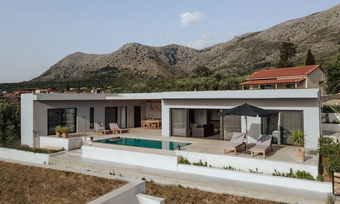 Aktio-Vonitsa Villa | Villa Pelagia Summary