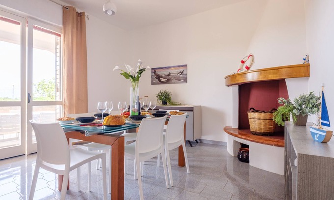 Padula Fede Villa | Villa 'Perla Marina Luxury' with Sea View, Wi-Fi and Air Conditioning