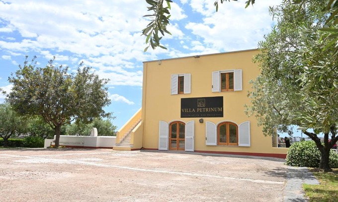 Mondragone Bed & Breakfast | Villa Petrinum B&B