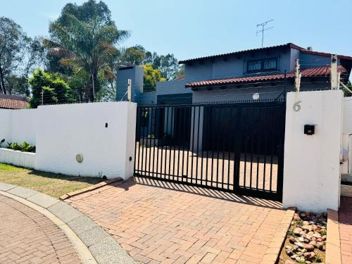 Woodmead Apartment | Villa Picasso Sandton