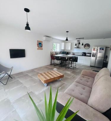 La Celle-sous-Gouzon Villa | Villa Provence Méditerranée