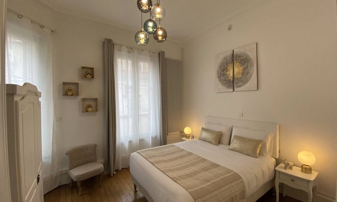 Poincare - Foch - Anatole France - Croix de Bourgogne Apartment | Villa Raymond Poincare