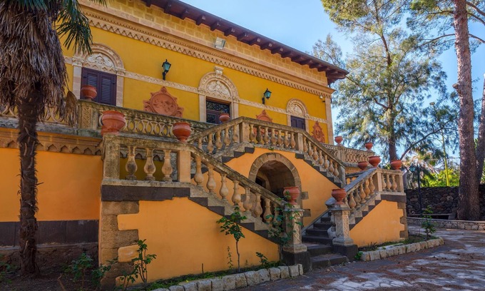 Francofonte Villa | Villa 'Renna' with Pool, Wi-Fi, Terrace & Garden