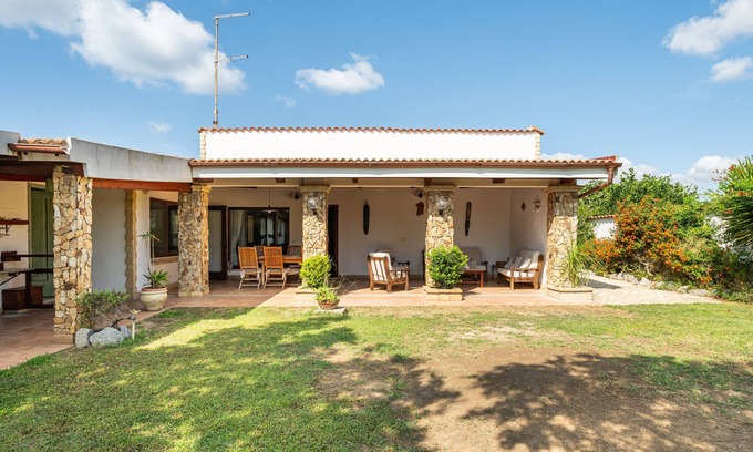 Quartu Sant'Elena Villa | Villa "Rita" with Private Terrace & Private Garden