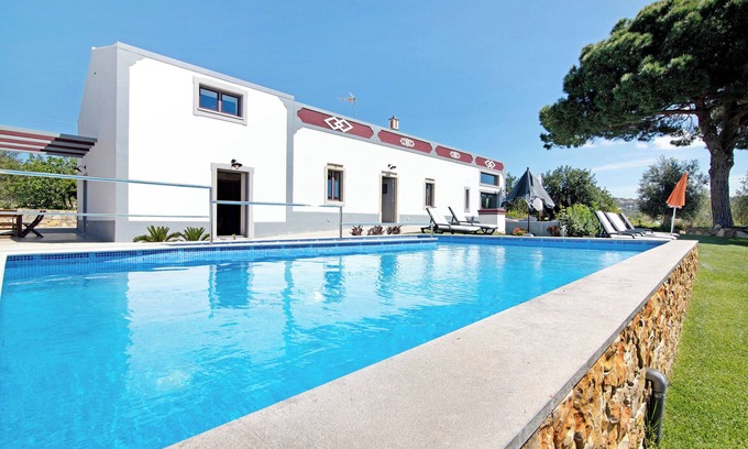Loule Apartment | "Villa Rodrigues Apartment I" - Idyllic Holiday Apartment with Air Conditioning, Pool & Garden