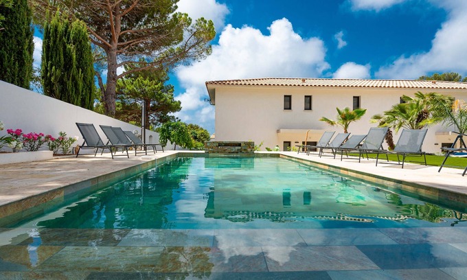 Sanary-sur-Mer Villa | Villa Romy, new, quiet location with shared pool