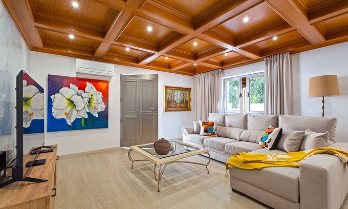 Estoril Villa | Villa Rosa Estoril Retreat by Portugal Portfolio