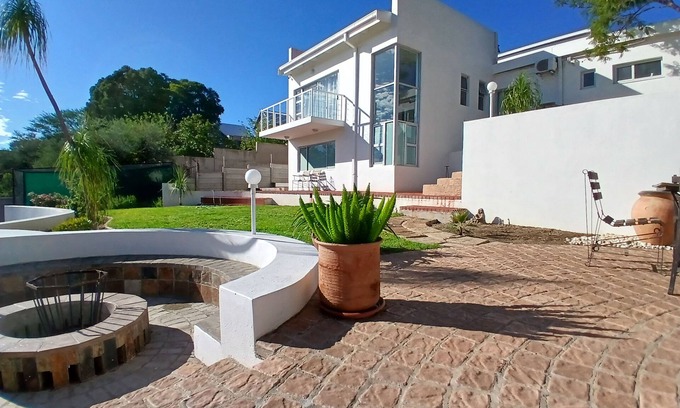 Windhoek Apartment | Villa Saffier is a cozy and safe apartment in Eros Park in Windhoek, Namibia.n.