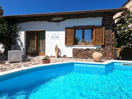 La Caletta Bed & Breakfast | Villa Sari affitta camere