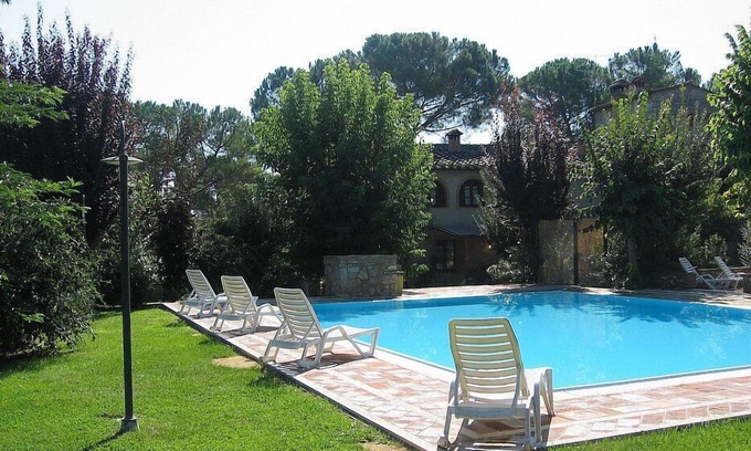 Colle di Val d'Elsa House | Villa Saveria E: A graceful apartment surrounded by the greenery.