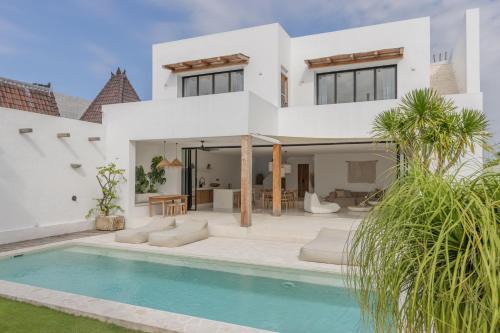 Pererenan Villa | Villa Scorcio: 3BR Tranquil Escape in Pererenan